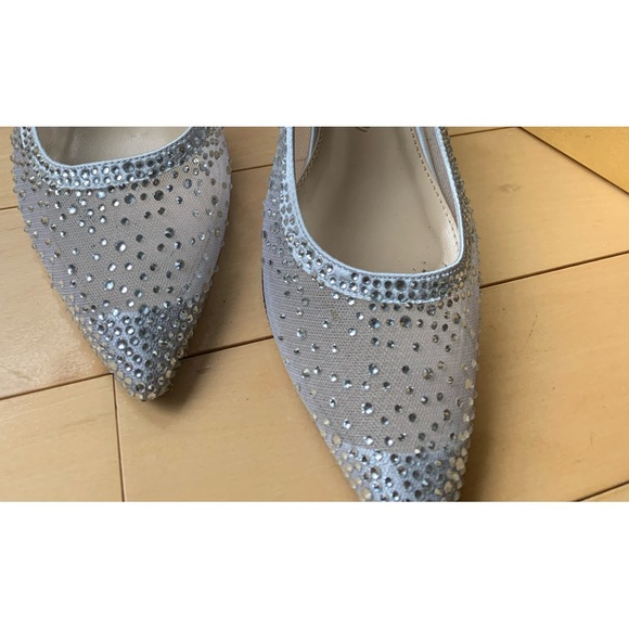 Silver sparkle dress pumps! Size 8 - Picture 4 of 5